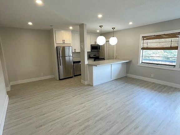 5th image of 2418 Polk St #205
