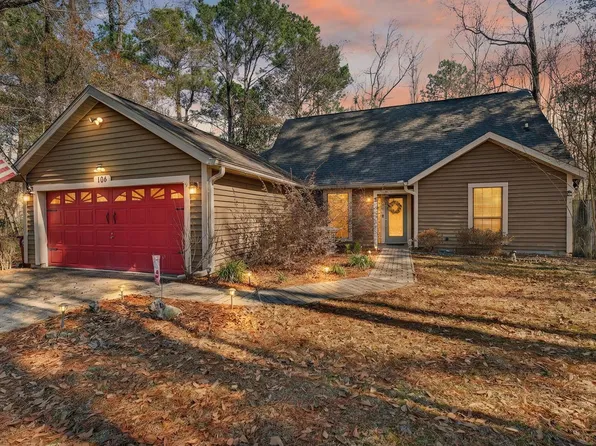 104 Fairway Dr, Crestview, FL 32536