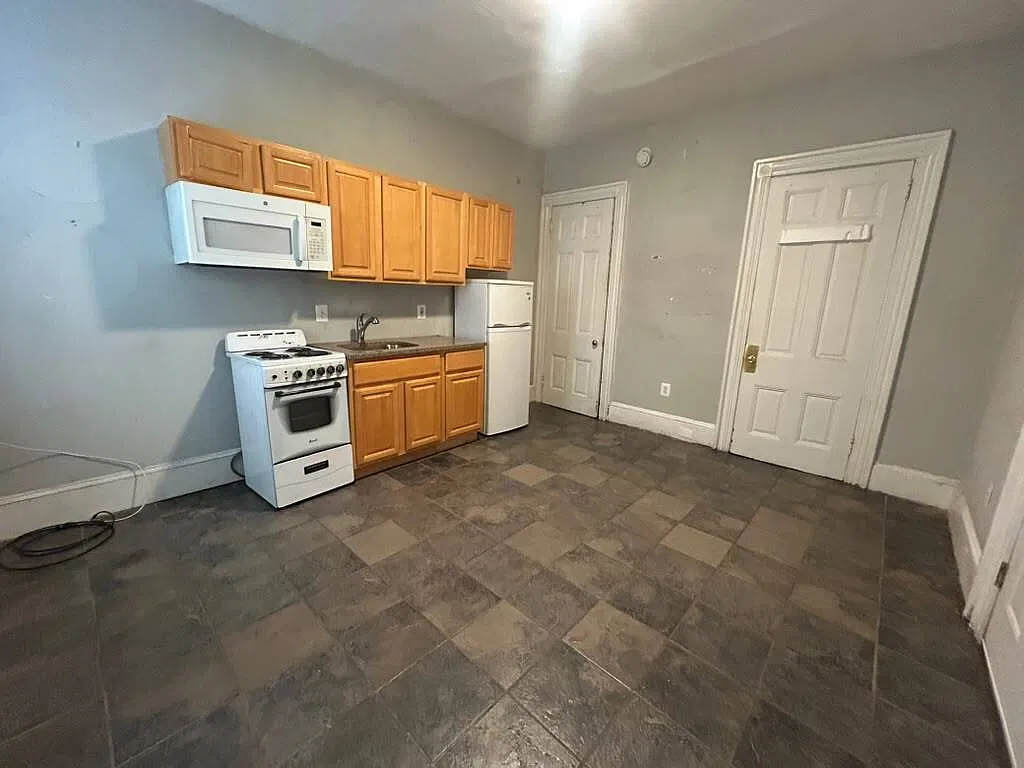 Studio, 250 sqft, $790 — Photo 2