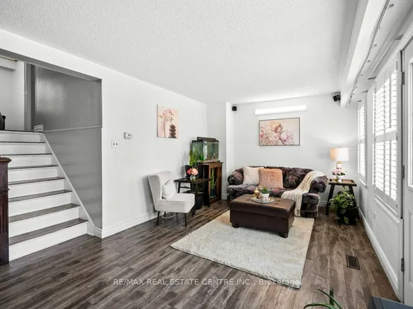 7255 Dooley Dr #47, Mississauga, ON L4T 2S7