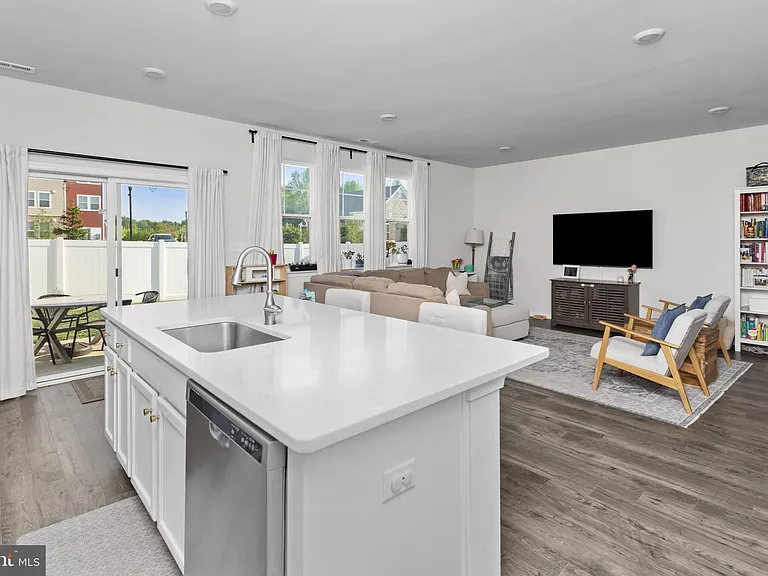 10 Roberta Way — Photo 17