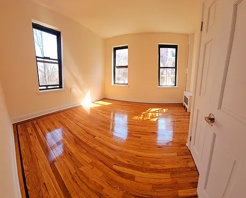 Rented by Metro Park Realty Inc | media 18