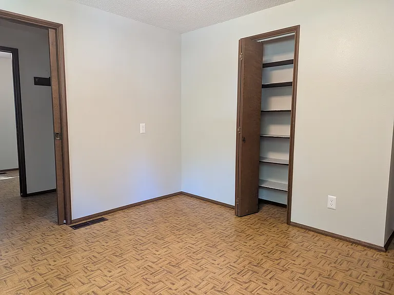 8 Cherokee Pl — Photo 18