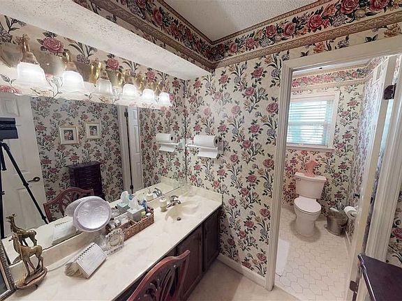 5th image of 3130 Edgeworth Ln