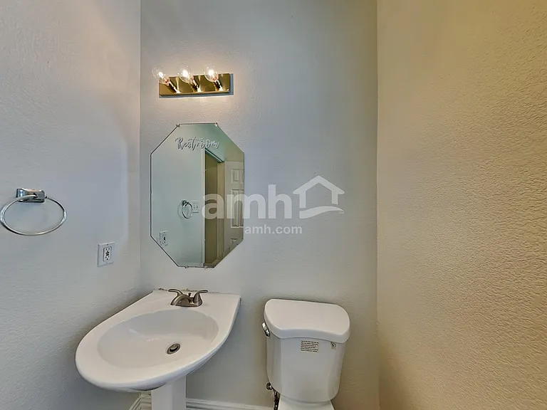 2619 Hopkins Dr — Photo 10