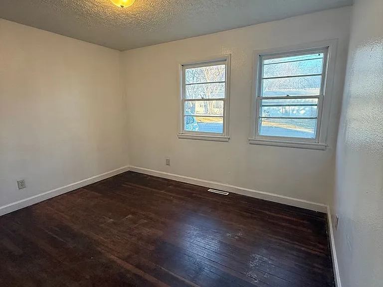 2021 N Pierce Ave — Photo 12