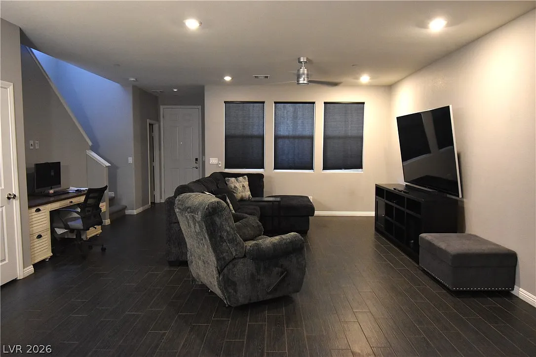 3 bed, 2.5 bath, 1736 sqft, $2,250 — Photo 3