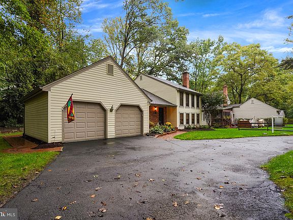 4th image of 5917 New England Woods Dr