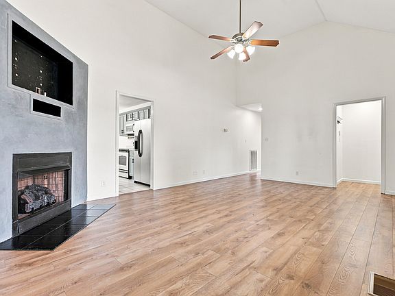 3rd image of 1524 Cedar Springs Cir