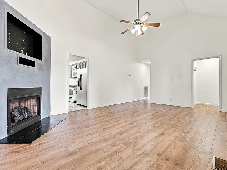 1524 Cedar Springs Cir — Photo 3