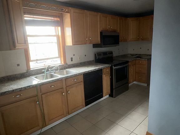 2nd image of 114 Riverview St