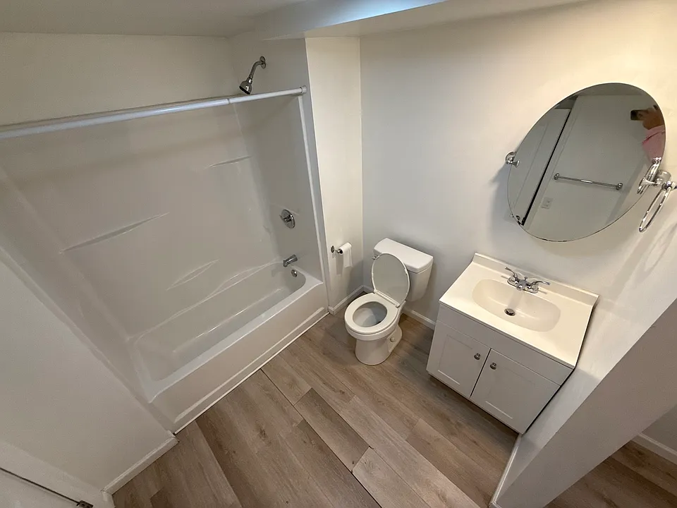 Full Bathroom