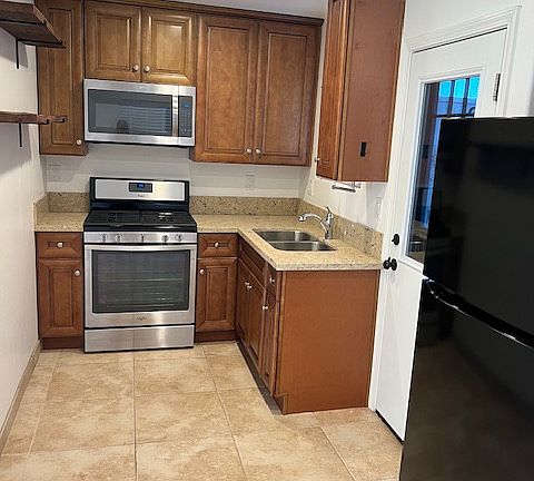 3rd image of 2408 Lincoln Ave