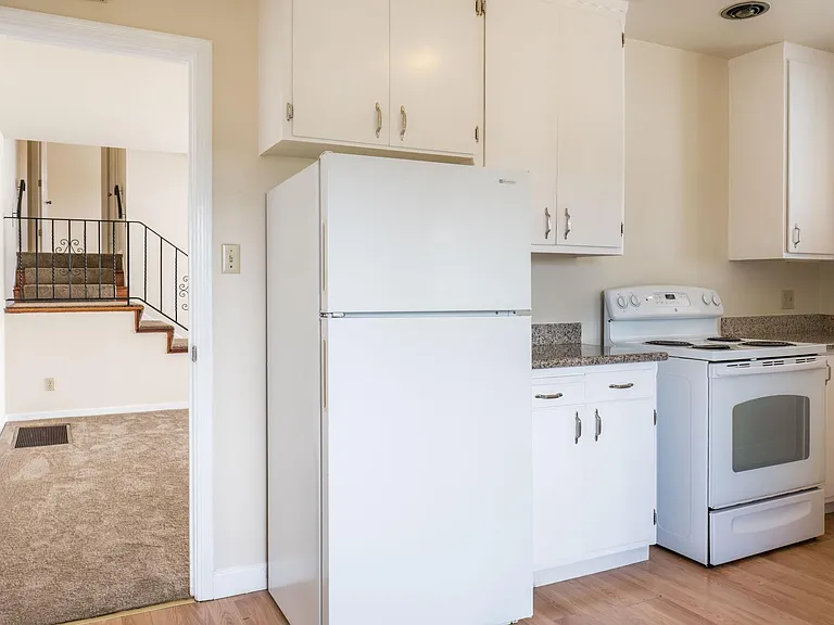 6258 Cypress Ave — Photo 5