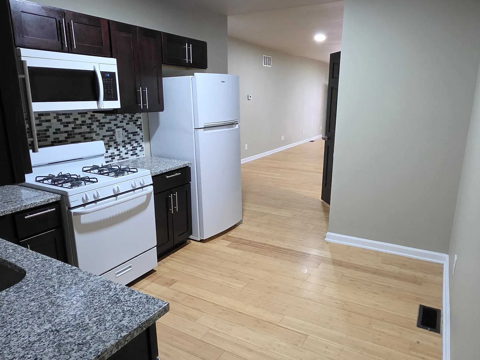 3 bed, 1.5 bath, $1,450 — Photo 3