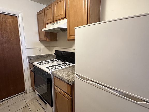 2nd image of 411 Somerville Ave