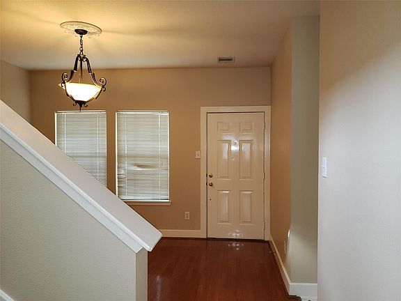 4th image of 1526 Kew Garden Dr