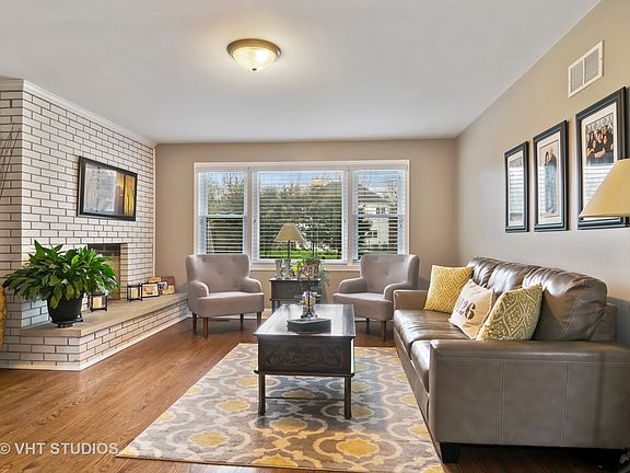 2nd image of 580 W Armitage Ave