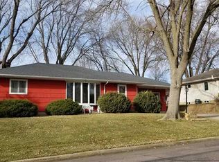 215 Clover Ln, Mankato, MN 56001