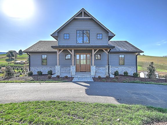 5th image of 136 Farmhouse Village Trl