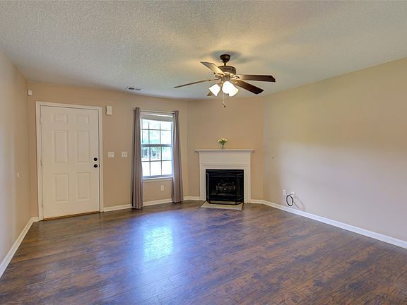 3rd image of 114 Bragg Dr