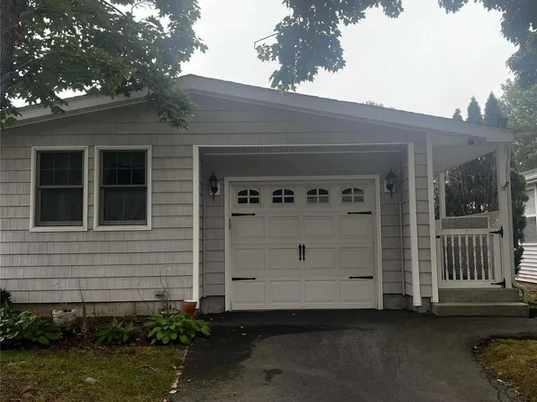 168 Village Circle W #168, Manorville, NY 11949