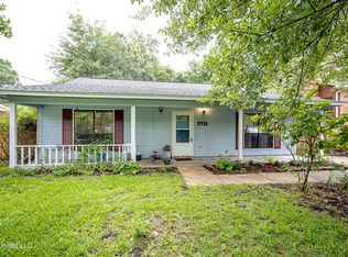 2713 N 6th St, Ocean Springs, MS 39564