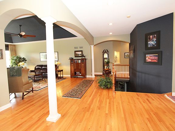 5th image of 67 Brittany Dr