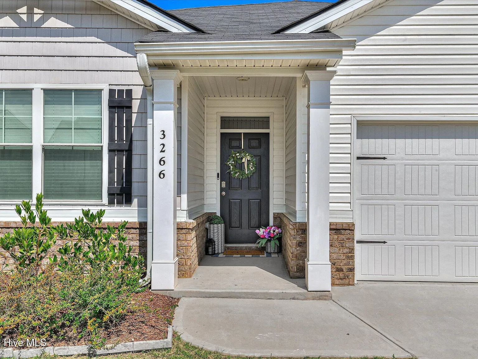 3 bed, 1.0 bath, 1714 sqft, $2,300 — Photo 2