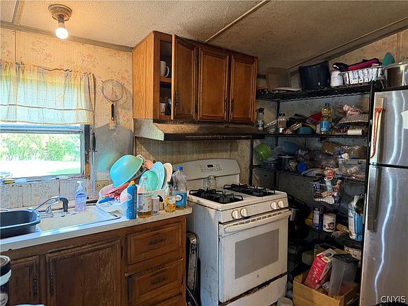 3rd image of 11255 Drake Rd