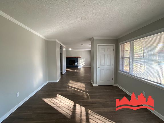 4th image of 2188 Saint Elmo Ave