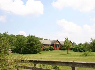 2 Maple View Dr, West Stockbridge, MA 01266