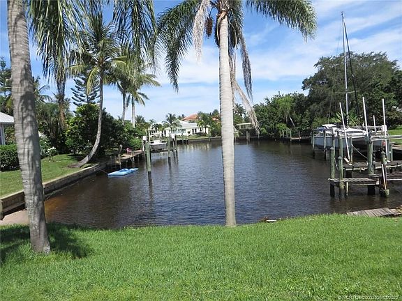 4th image of 2236 SW Gull Harbor Ln