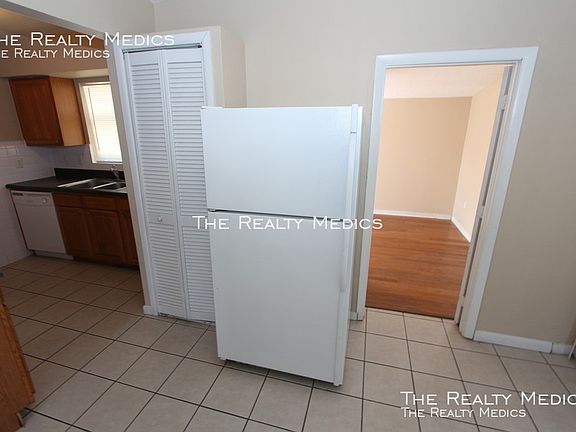 5th image of 1708 S Village Dr