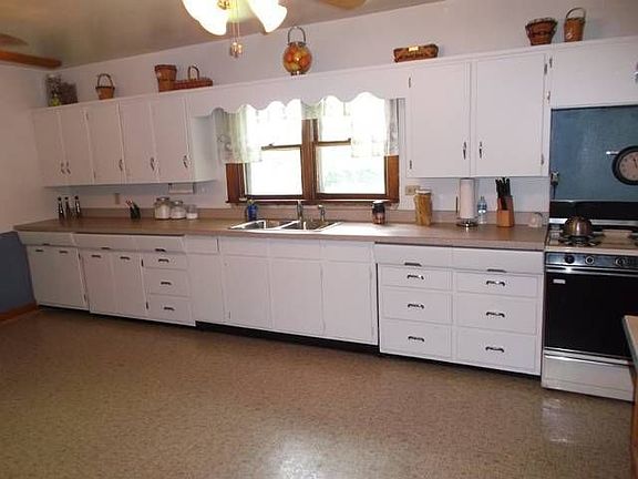 4th image of 9780 N Beech Pl