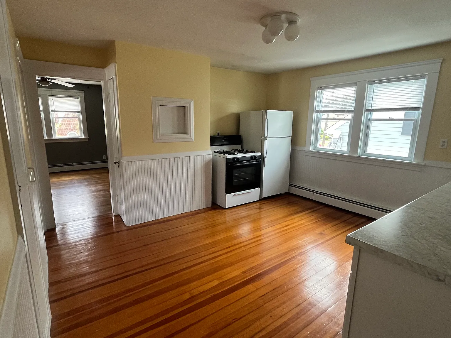 2 bed, 950 sqft, $1,900 — Photo 3