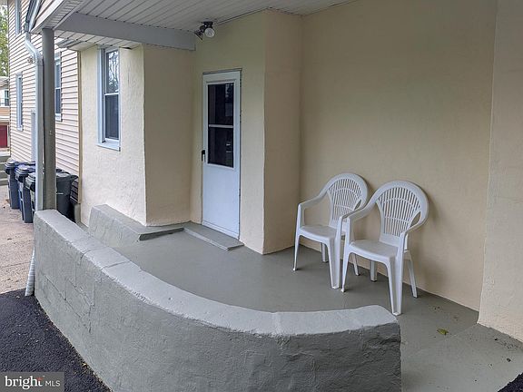 4th image of 122 Egerton Ave