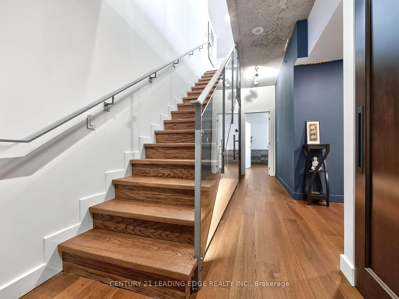 3 bed, $10,000 — Photo 3