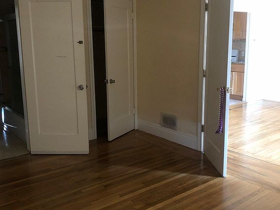5th image of 467 Winchester St