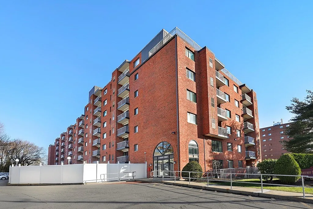2 bed, 1047 sqft, $2,800 — Photo 2