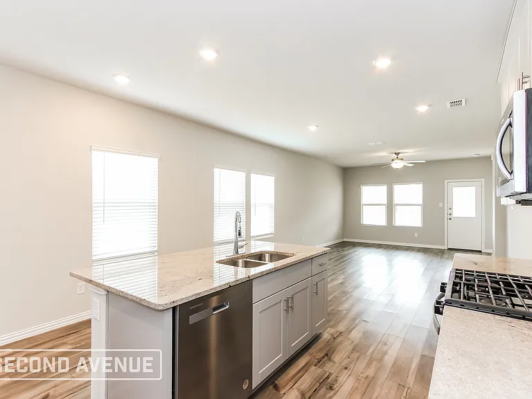 1431 Rolling Fox Dr — Photo 4