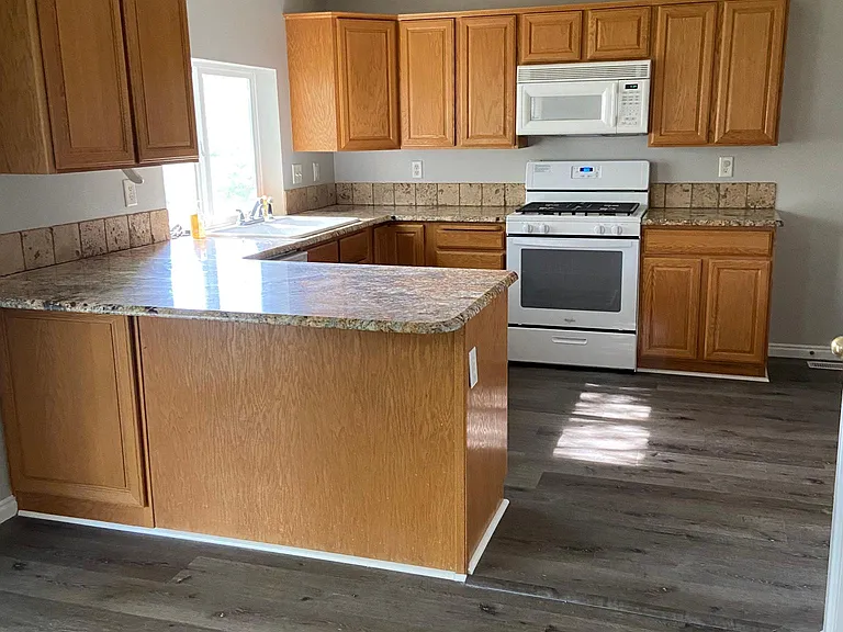 884 S 820 E — Photo 8
