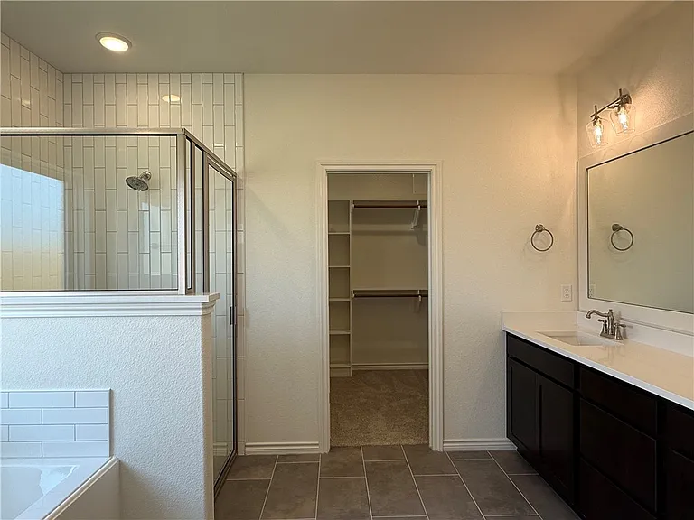 3709 Lamar Hollow Ct — Photo 14