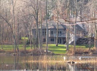 8465 Ironwood Dr, Pinckney, MI