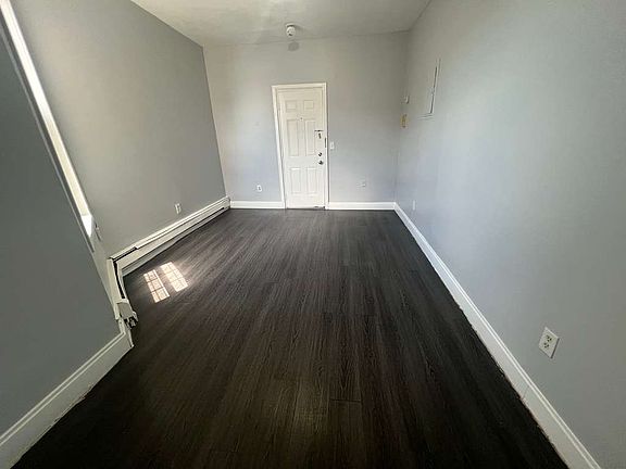 3rd image of 190-192 Hamilton Ave #8