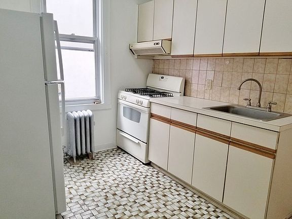 5th image of 2530 34th St APT 1F