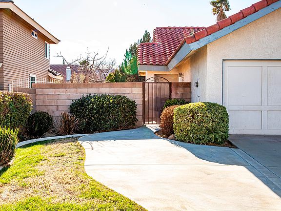 4th image of 42515 Carriage Way