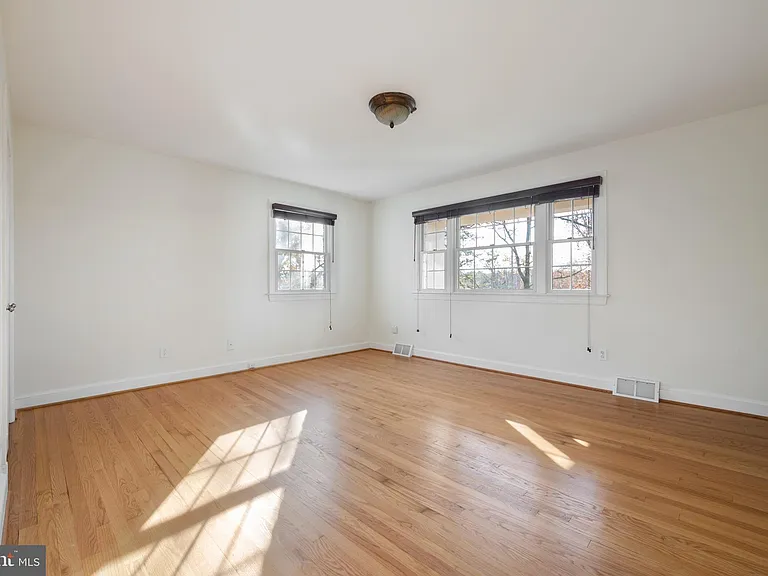 3606 Pinetree Ter — Photo 37