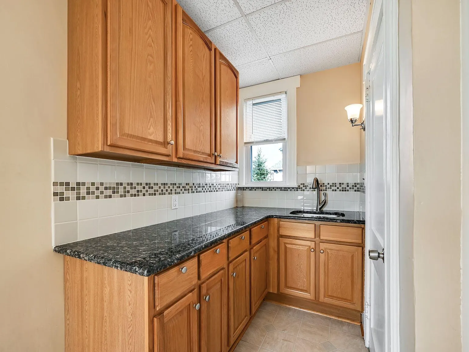 1 bed, 650 sqft, $1,800 — Photo 2