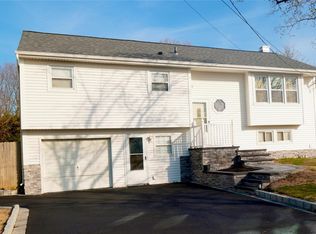 27 Campo Ave, Selden, NY 11784